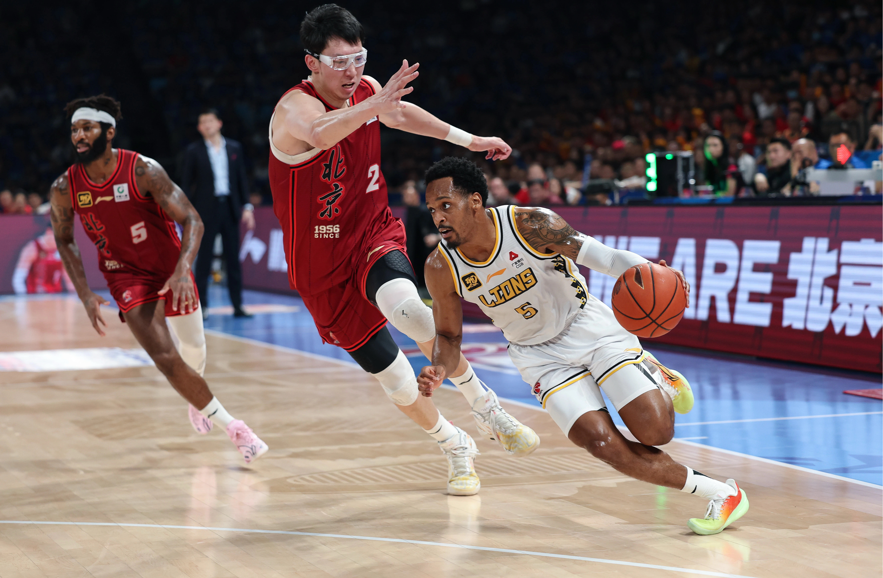 沙巴体育注册-关于清晨突围战来临，斯图加特围绕CBA季后赛遗憾出局，更衣室稳定，阵容厚度经受考验的信息